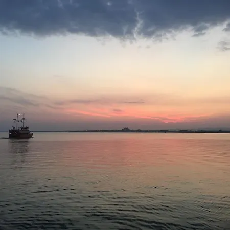 Beachfront Luxury Elizabeth, Appartement Pomorie