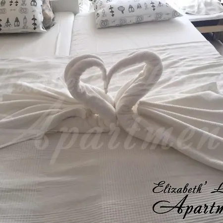 Beachfront Luxury Elizabeth, شقة *