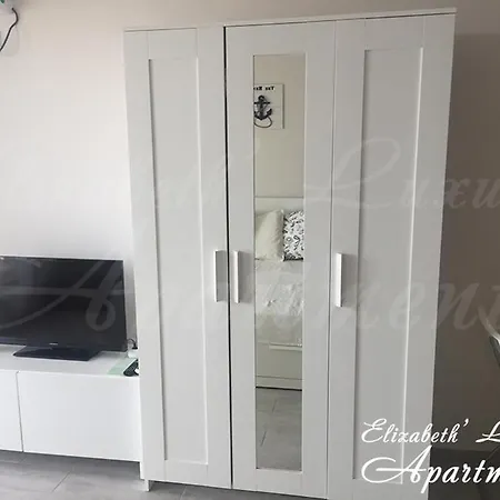 Апартамент Beachfront Luxury Elizabeth, *
