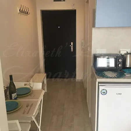 Beachfront Luxury Elizabeth, Апартамент
