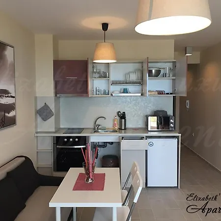 Beachfront Luxury Elizabeth, شقة *