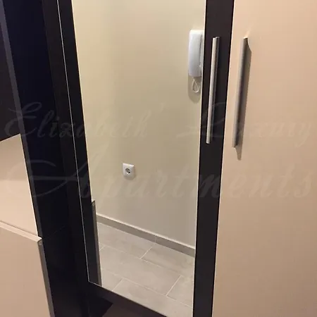 Beachfront Luxury Elizabeth, شقة