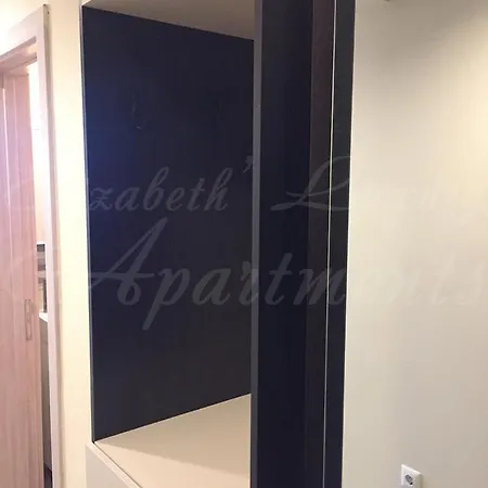 Beachfront Luxury Elizabeth, شقة