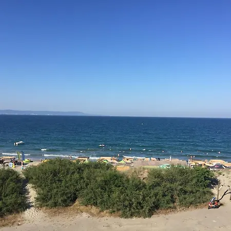 Beachfront Luxury Elizabeth, Apartamento