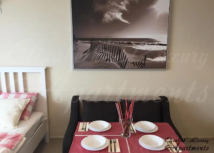 Beachfront Luxury Elizabeth,