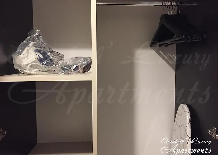 Beachfront Luxury Elizabeth, 아파트 포마리