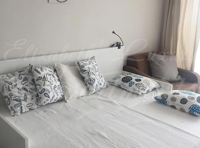 Beachfront Luxury Elizabeth, 아파트 포마리