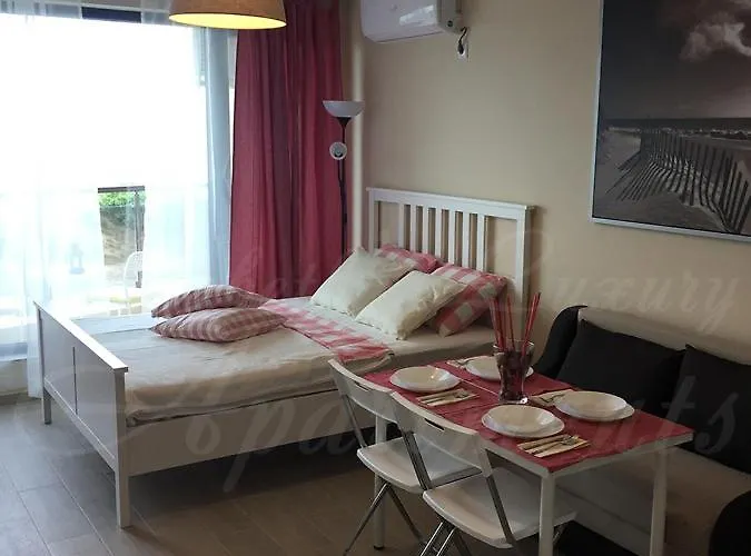 Beachfront Luxury Elizabeth, 아파트 *